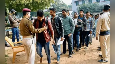 बिहार बोर्ड : कड़ी सुरक्षा के बीच शुरू हुई इंटरमीडिएट परीक्षा, पेपर पैटर्न देख खिले परीक्षार्थियों के चेहरे