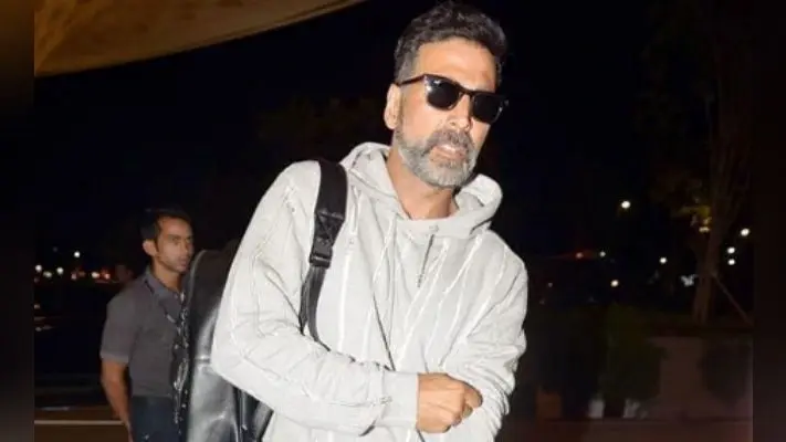Google से ढूंढ़ा अक्षय कुमार के घर का पता, आधी रात का घर के अंदर लगाई छलांग और फिर…