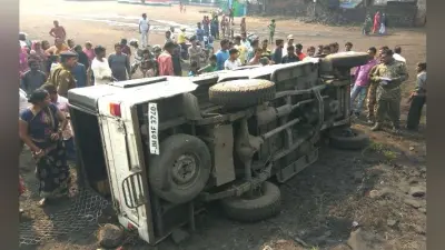 फुसरो में बच्चों से भरी स्कूल वैन पलटी, बड़ी घटना टली, सभी बच्चे सुरक्षित