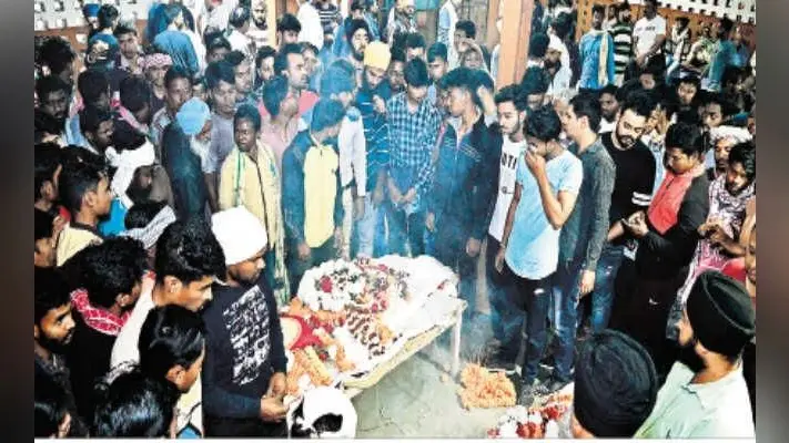 जमशेदपुर : जसपाल और सरस का हुआ अंतिम संस्कार, अंतिम यात्रा में शामिल हुए पूर्व सीएम अर्जुन मुंडा समेत कई खिलाड़ी और दोस्त
