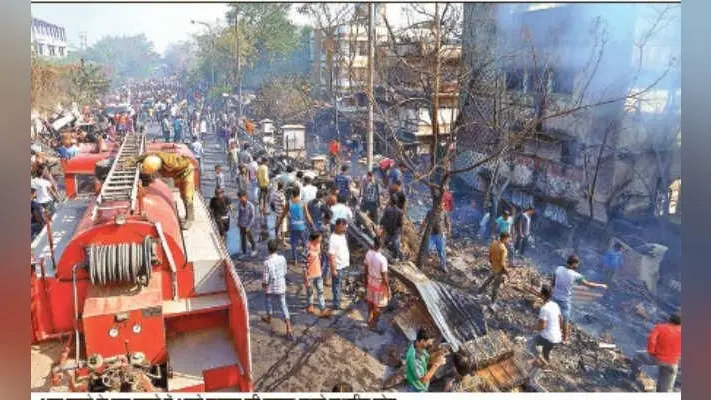 कोलकाता : डनलप के बस्ती इलाके में आग, 25 घर खाक