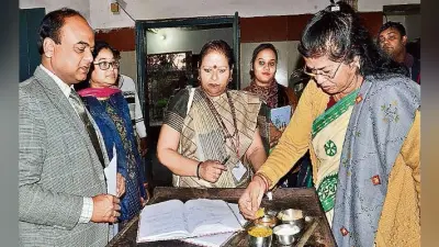 रांची : अपने घर जाना चाहते हैं मरीज लेकिन नहीं ले जा रहे परिजन
