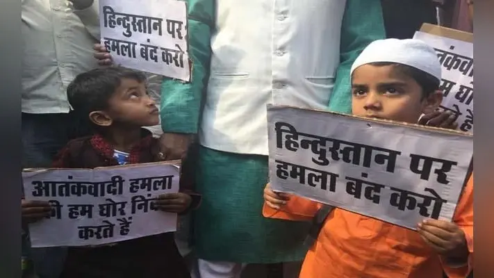 #RIPBraveHearts : गुस्से में देश जवानों को श्रद्धांजलि और पाक को मुंहतोड़ जवाब देने की मांग