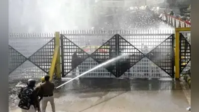वित्तरहित शिक्षकों पर पुलिस ने भांजी लाठियां, कई शिक्षक घायल