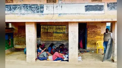 मोकामा : हाजिरी बनी थी 125 की, पर विद्यालय में थे 50 बच्चे