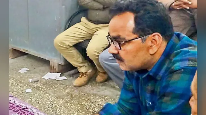 समस्तीपुर : सेंट्रल बैंक के मैनेजर घूस लेते गिरफ्तार