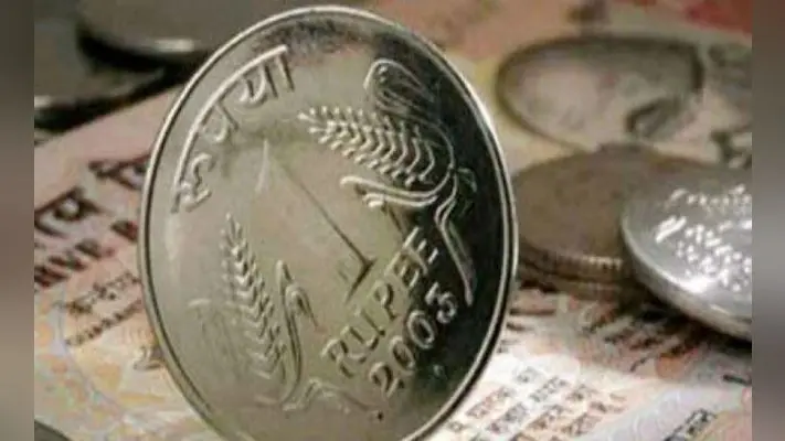 कच्चे तेल की कीमतों में तेजी से 13 पैसे टूटकर 71.24 पर बंद हुआ रुपया