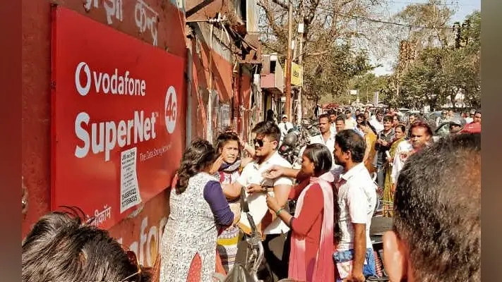 धनबाद : नौकरी के नाम पर ठगी, आरोपी की पत्नी से मारपीट