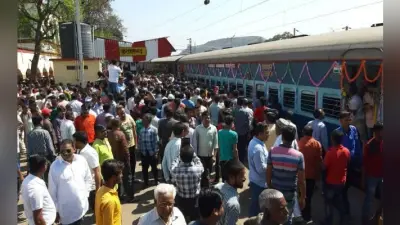 619 दिनों के बंदी के बाद चल पड़ी धनबाद-चंद्रपुरा रेल लाइन पर ट्रेन