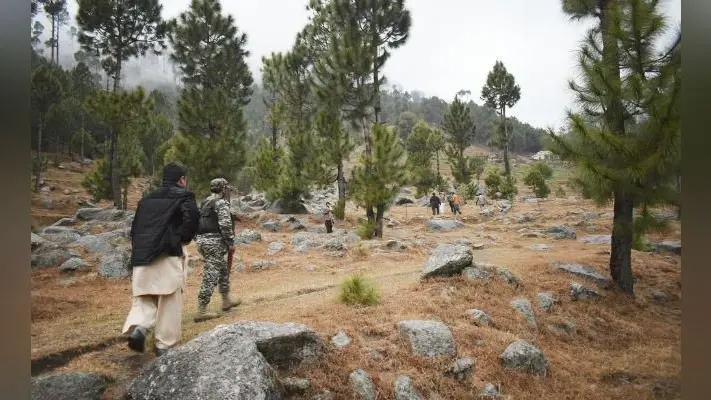 Air Strike के बाद बिलबिलाया पाकिस्तान, कहा – भारत ने गिराये चार बम