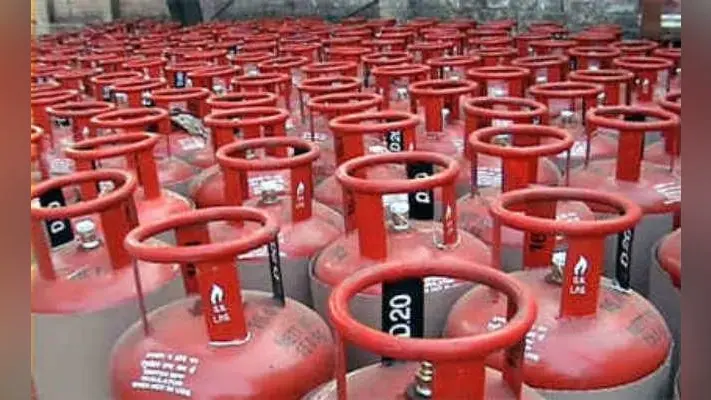 सब्सिडी और गैर-सब्सिडी वाला रसोई गैस सिलेंडर हुआ महंगा