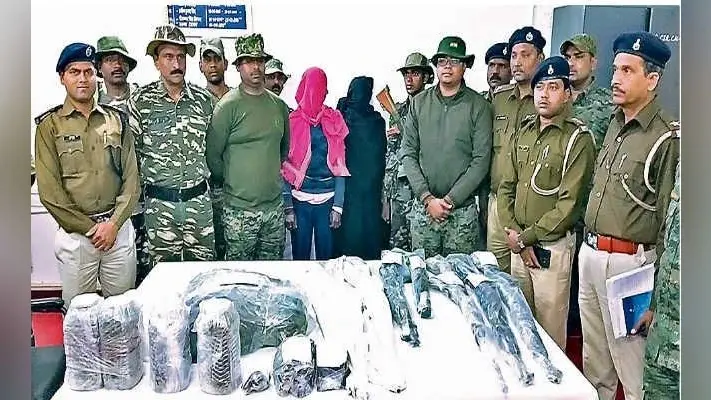 जोनल कमांडर की निशानदेही पर कई हथियार बरामद