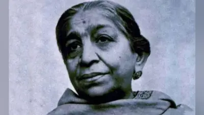 भारत कोकिला को नमन