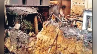 कचरे के ढेर में बम विस्फोट, किशोर समेत दो जख्मी