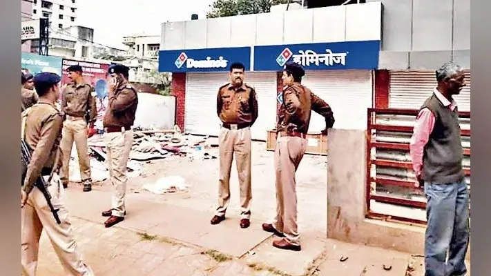रांची : जमीन विवाद में बरियातू स्थित डोमिनोज शॉप के पास फायरिंग, तोड़फोड़ रोकने के लिए गार्ड ने भी चलायी गोली