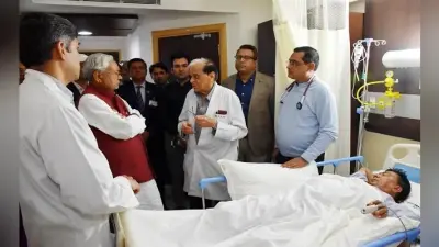 बिहार : सीएम नीतीश ने अस्पताल पहुंच शिक्षा मंत्री का लिया हालचाल