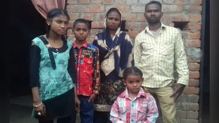 बड़कागांव : 20 साल बाद लौटा बेटा, माता-पिता को मिली होली में दुगनी खुशी
