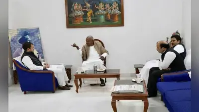 कर्नाटक में सीट शेयरिंग को लेकर पूर्व पीएम देवगौड़ा और राहुल गांधी ने की बातचीत, अंतिम फैसले का अभी इंतजार