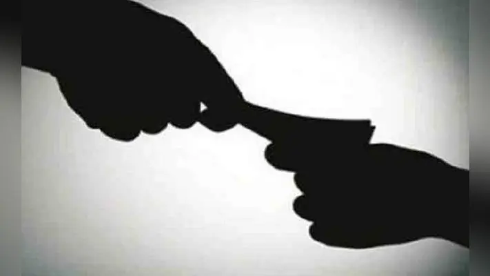 बिहार : प्रखंड कार्यालय के चालक सहित दो लोकसेवक रिश्वत लेते गिरफ्तार