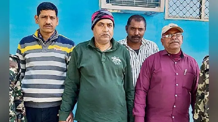 गोपालगंज : भोरे रेफरल अस्पताल का हेड क्लर्क घूस लेते धराया