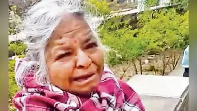 रांची : बुर्जुग खुद को बताती है मीनाक्षी हॉल की मालकिन, कहती है बेटा-बहू मारता है, वीडियो हुआ वायरल