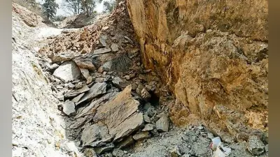 नवादा : अबरक की अवैध खदान में चाल धंसा, चार की मौत