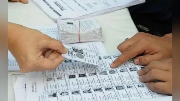 पटना : हर चरण में नामांकन के पहले वोटर लिस्ट में जुट सकता है नाम : श्रीनिवास
