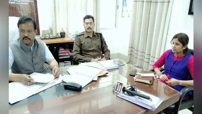 लातेहार में आचार संहिता का सख्ती से होगा पालन : उपायुक्त
