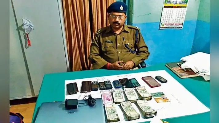 वजीरगंज : तीन साइबर ठग धराये, 3.12 लाख बरामद