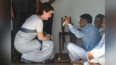 पहली बार कांग्रेस की नवनियुक्त महासचिव प्रियंका गांधी ने CWC की बैठक में लिया हिस्सा