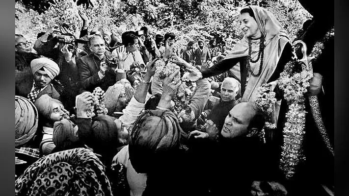 आपातकाल के बाद 1977 में रायबरेली से इंदिरा को मिली थी करारी हार, ढाई साल तक सत्ता से रही बाहर