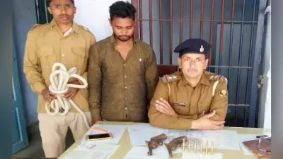 नवादा : दो देसी कट्टे और जिंदा कारतूस के साथ पेट्रोल पंप मालिक का बेटा गिरफ्तार
