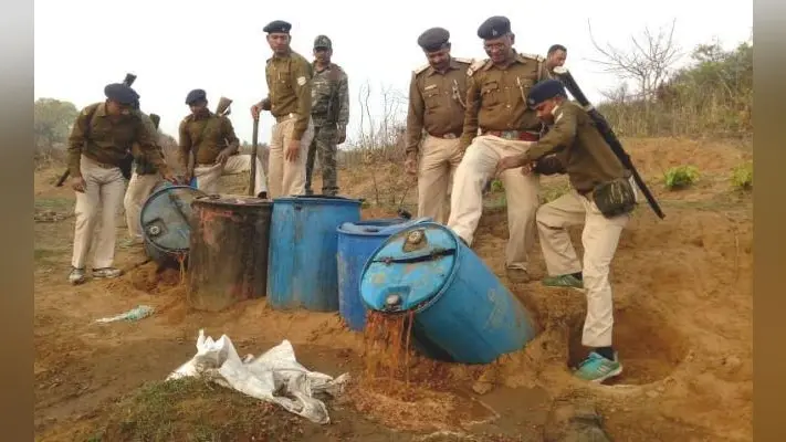 पुलिस और एक्साईज विभाग का इचाक में चला संयुक्त छापेमारी अभियान