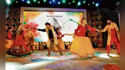 रंग लेकर दौड़े हनुमान जी, राम जी उठ के भागे…