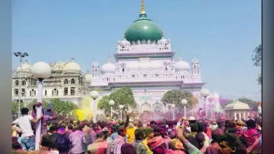 संत वारिस अली शाह की दरगाह पर हर साल उड़ते हैं भाईचारे के रंग