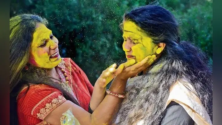 होली आज, खेलने से पहले करें ये उपाय, बरतें सावधानियां, बच्चों को बताएं गुड और बैड टच के बारे, कहीं रंग में न पड़ जाये भंग