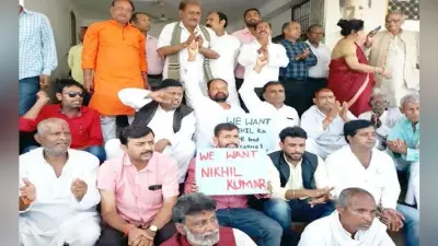 औरंगाबाद से कांग्रेस नेता निखिल कुमार का टिकट कटा, नाराज समर्थकों ने सदाकत आश्रम में किया हंगामा, धरने पर बैठे