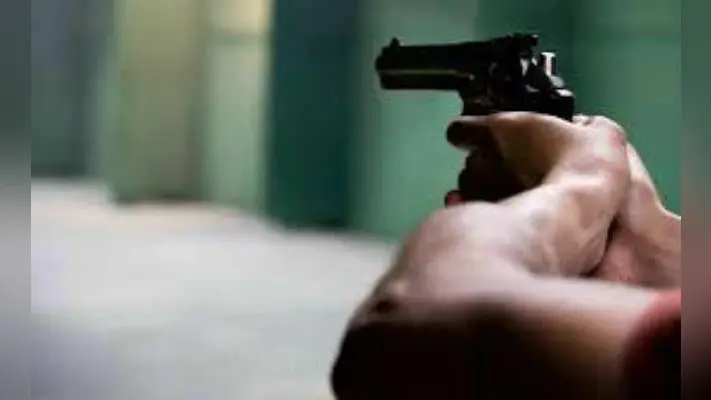 मीडियाकर्मी के घर पर चढ़ फायरिंग के साथ रोड़ेबाजी, हमले में चार जख्मी