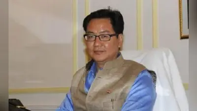 लोकसभा के लिए तीन उम्मीदवारों ने भरा नामांकन