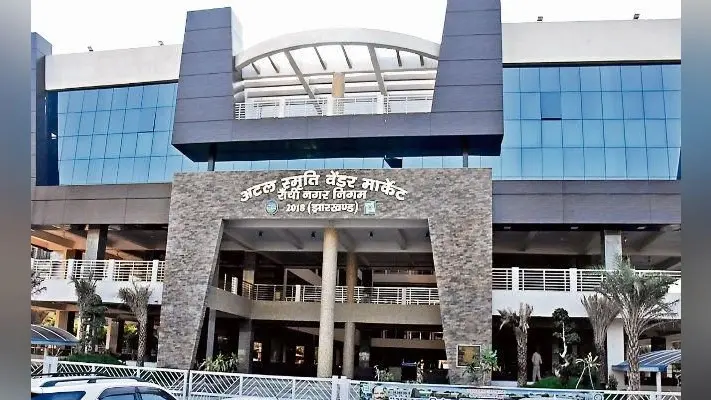अटल स्मृति वेंडर मार्केट में दुकान आवंटन का मामला, फुटपाथ दुकानदारों की आपत्ति के बावजूद करायी गयी लॉटरी