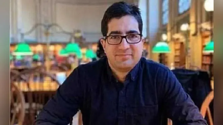 शाह फैसल की पार्टी में शामिल हुए पीडीपी के पूर्व नेता जावेद मुस्तफा मीर