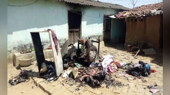 सिमडेगा : शॉट सर्किट से लगी आग, 50 हजार से अधिक की संपत्ति का नुकसान