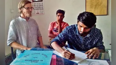 गढ़वा : ज्यां द्रेज लिये गये हिरासत में, तीन घंटे में हुए रिहा, राहुल ने कहा, गरीबों के लिए काम करने वालों के खिलाफ भाजपा ने युद्ध छेड़ा