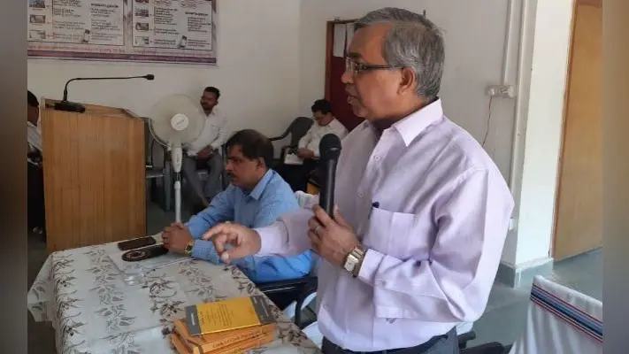 लातेहार : पैनल लॉयर ट्रेनिंग- पीडीजे ने कहा- हाल सर्वे में गड़बड़ियों का समाधान सिविल कोर्ट में भी
