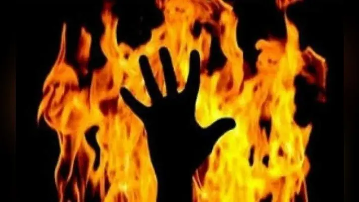 अपमानित हुई महिला ने खुद को लगायी आग, हालत गंभीर