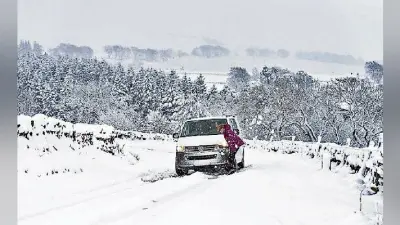 लंदन में भारी बारिश व बर्फबारी, माइनस पांच डिग्री पर तापमान, येलो अलर्ट