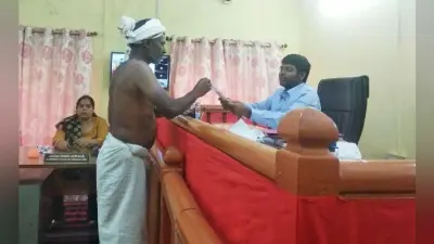 गुमला : झापा के देवकुमार व निर्दलीय सनिया ने भरा पर्चा, एक गाजे-बाजे के साथ, तो दूसरे पहुंचे अर्द्धनग्न