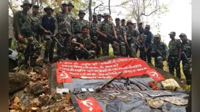 झुमरा में नक्सलियों का बंकर ध्वस्त, हथियार व विस्फोटकों का जखीरा बरामद
