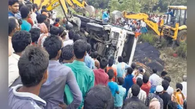 पचं : पिकअप पर गिरा हाइवा, एक ही परिवार के आठ की मौत