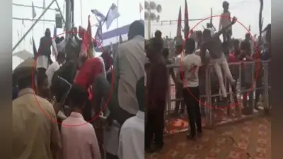 मेरठ : बेकाबू हुई भीड़, मायावती के मंच पर पहुंचते ही भीड़ ने बैरिकेडिंग तोड़ी